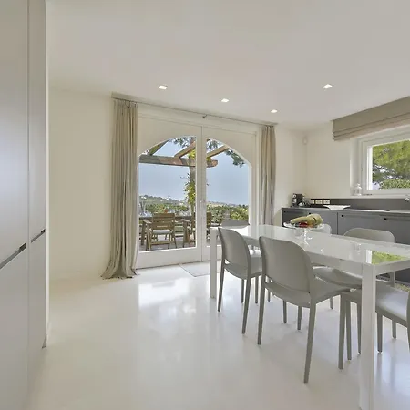 Luminosa Villa *